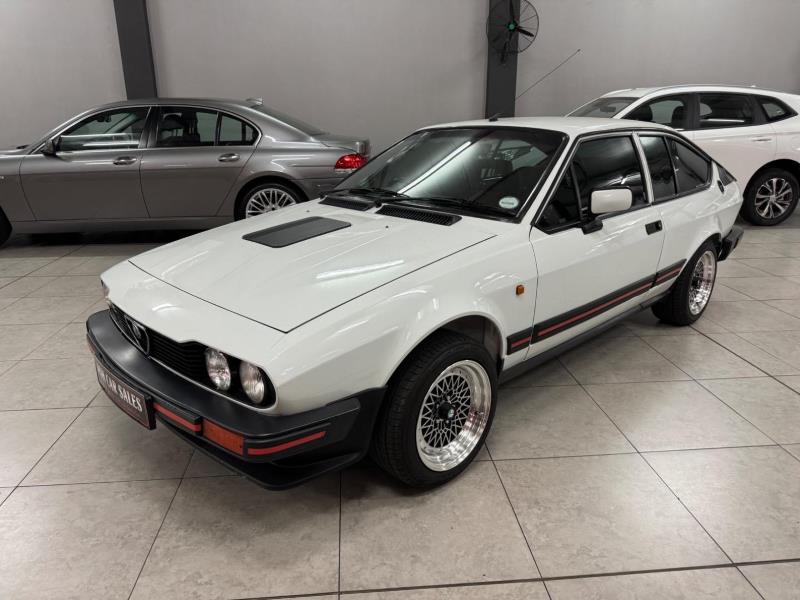 
								1982 Alfa Romeo GTV 2.5 V6 full									