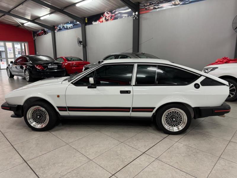
								1982 Alfa Romeo GTV 2.5 V6 full									