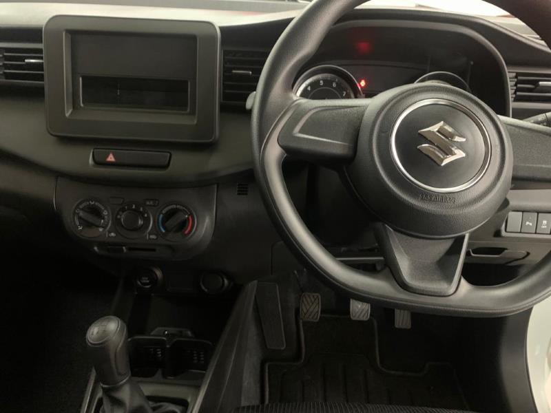 
								2025 Suzuki Ertiga 1.5 GA full									