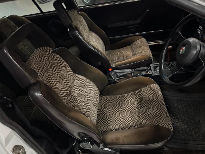 
								1982 Alfa Romeo GTV 2.5 V6 full									