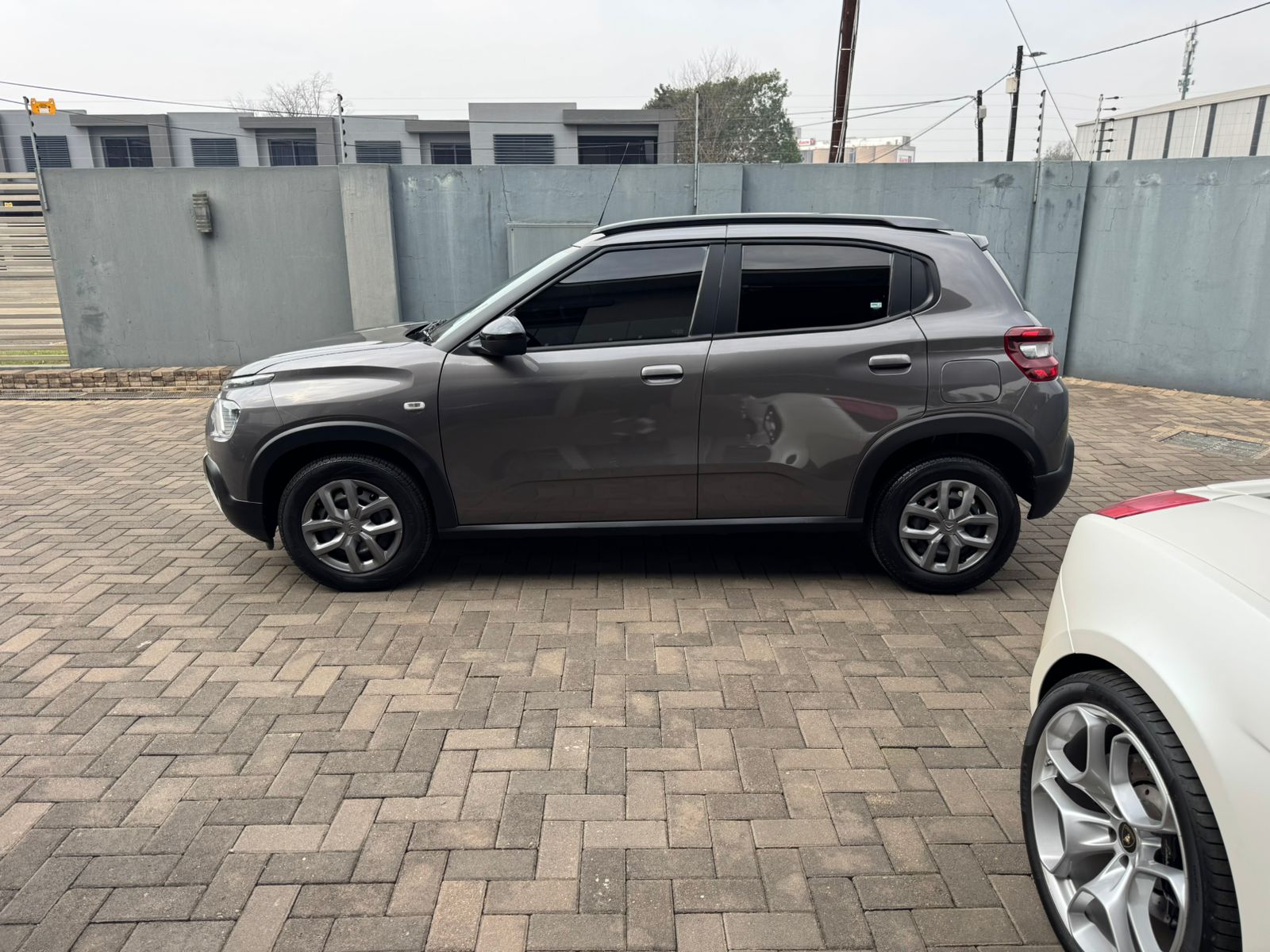 
								2023 Citroen C3 1.2 Feel Manual full									