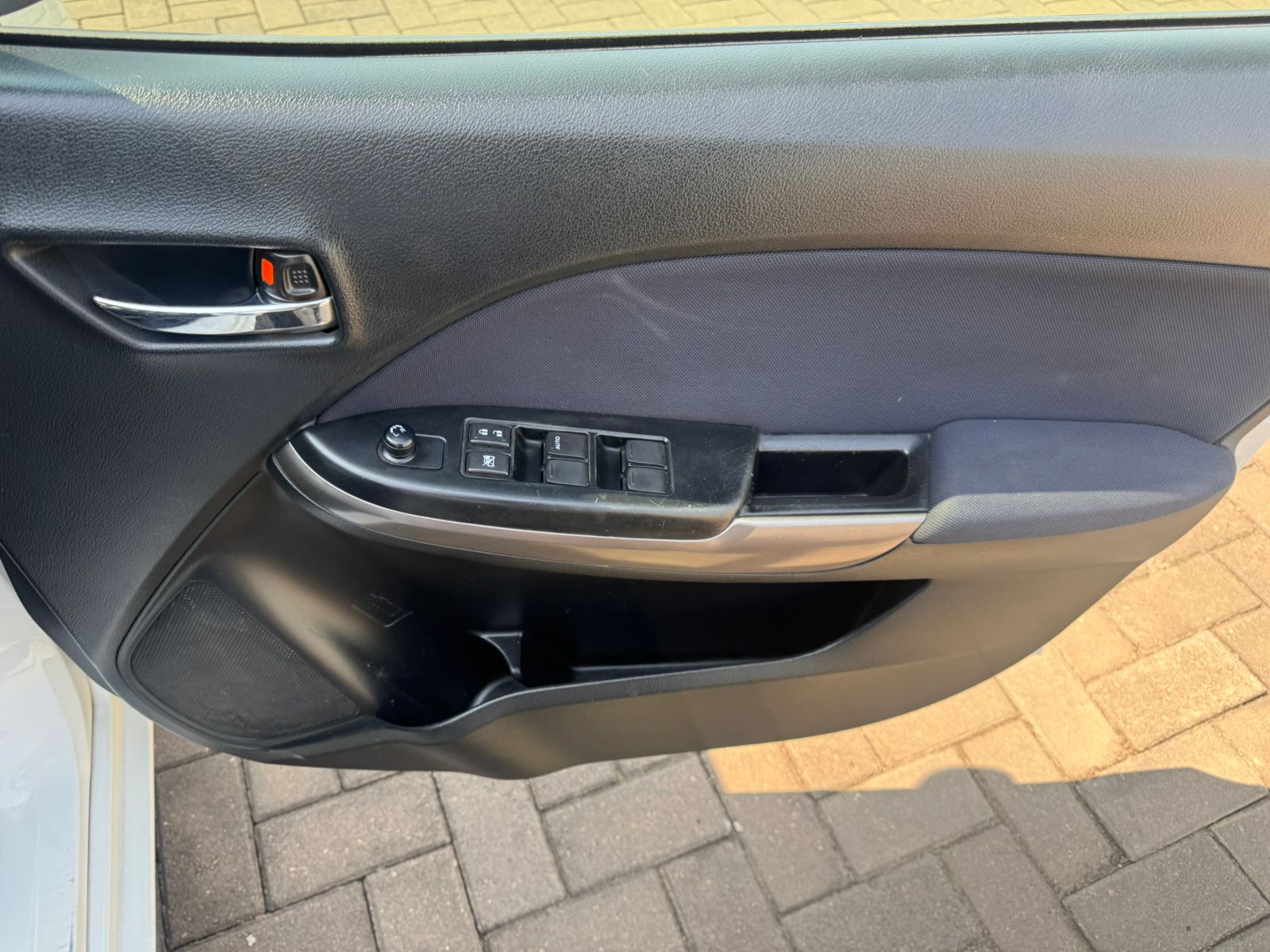 
								2021 Toyota Starlet 1.4 XI full									