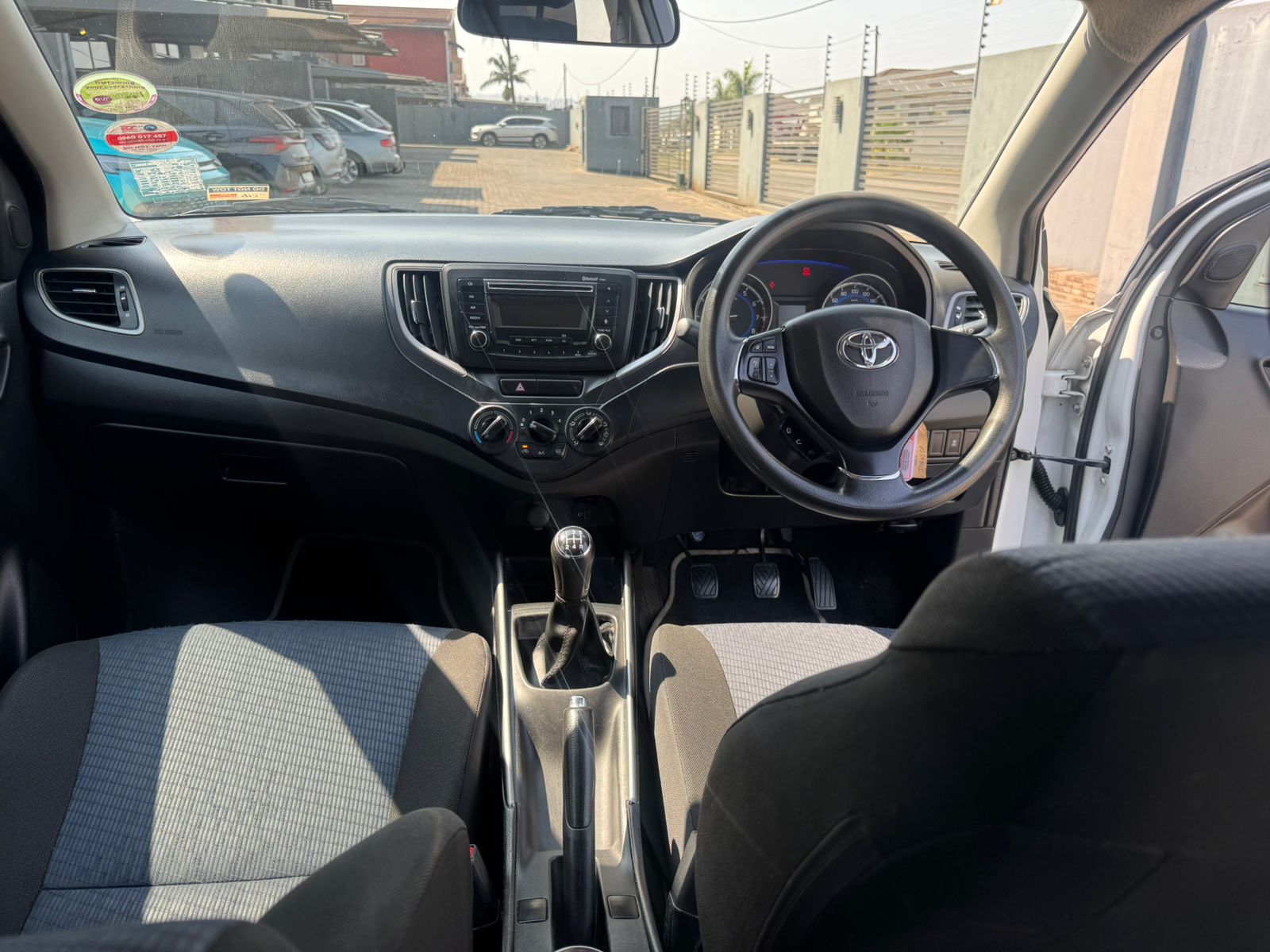 
								2021 Toyota Starlet 1.4 XI full									